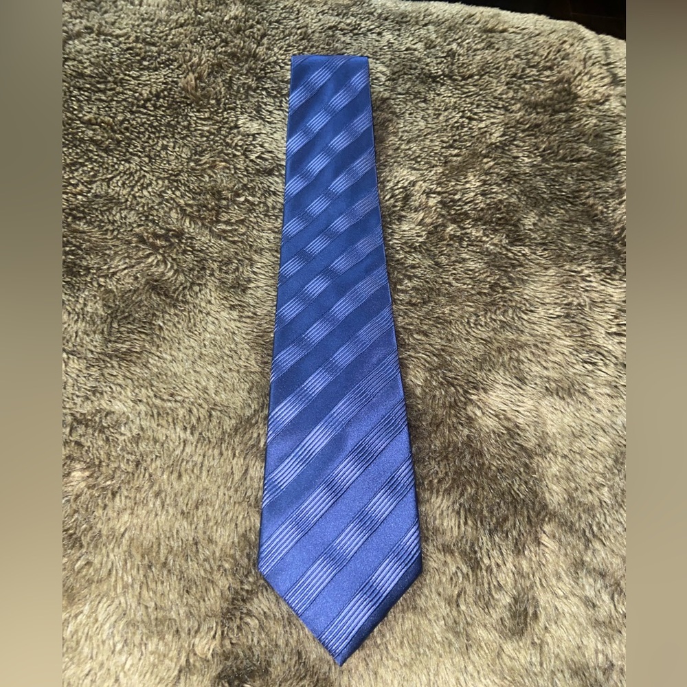 Silk tie.